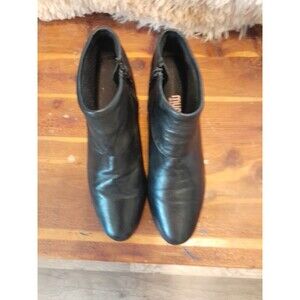 Monro Women’s Black Leather Ankle Zip Up With Heel Boots 6